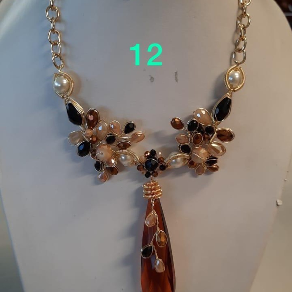 Collares - Picture 7 of 11